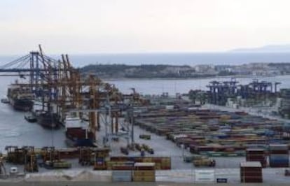 Vista general de la terminal de cargo Cosco en el muelle de El Pireo, en Grecia, hoy.