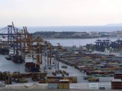 Vista general de la terminal de cargo Cosco en el muelle de El Pireo, en Grecia, hoy.