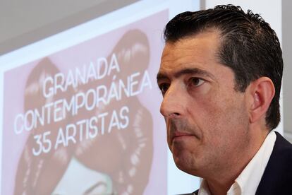 Juan Alfonso Contreras durante la presentación del libro ‘Granada contemporanea 35 artistas’, en la Sala Zaida de Granada.