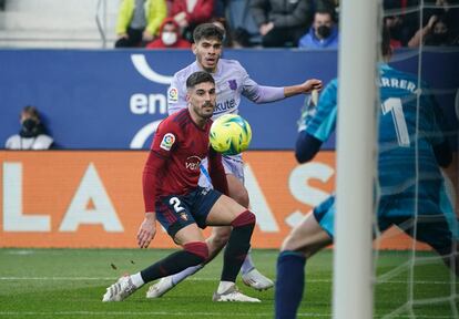 Abde Ezzouli marca el segundo gol del Barcelona frente al Osasuna.