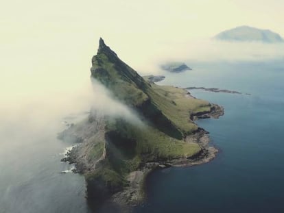 Una de las 18 ínsulas de origen volcánico del archipiélago de Islas Feroe.