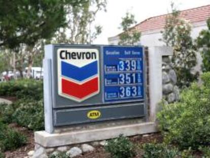 En la imagen, una estación de servicio de la compañía Chevron. EFE/Archivo