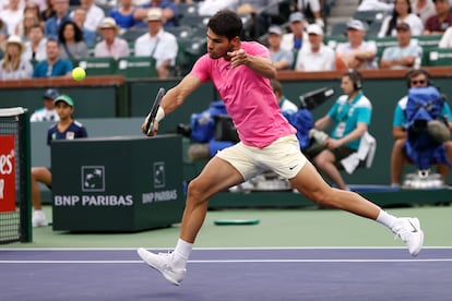 Carlos Alcaraz of Spain in action against Jannik Sinner of Italy during the men's semifinal round of the BNP Paribas Open tennis tournament at the Indian Wells Tennis Garden in Indian Wells, California, USA, 18 March 2023.