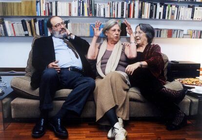 Umberto Eco, Yvonne Barral y Esther Tusquets, en 2007.