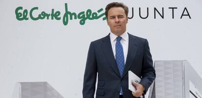 El expresidente de El Corte Inglés, Dimas Gimeno, en la junta de accionistas de 2017 Manuel Casamayón
 