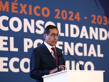 Rogelio Ramírez de la O habla durante la 15 Conferencia del Consejo de las Américas, en Ciudad de México, el 23 de abril.