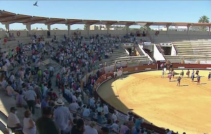 Festejo sin picadores celebrado el pasado día 4 en la localidad sevillana de Morón de la Frontera.