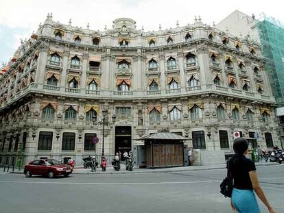 Antigua sede del Banco Santander, en la plaza de Canalejas, en el centro de Madrid.