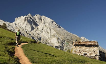 Primer tramos de la ascensión al refugio de la vega de Urriellu, ubicado a los pies del Naranjo de Bulnes.