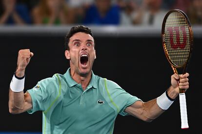 Bautista celebra la victoria contra Murray, este sábado en la Margaret Court Arena de Melbourne.