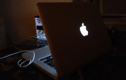 Mac Book.