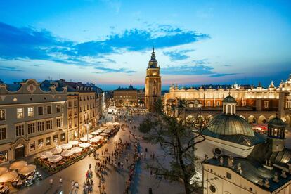<br>Si bien es cierto que su capital histórica, Cracovia, continúa al alza, Polonia sigue siendo <b>uno de los países europeos más desconocidos</b> a pesar de su belleza y su increíble relación calidad-precio: alojamiento, comida y transporte de lo más asequibles. El casco antiguo reconstruido de Gdansk, por ejemplo, no deja indiferente. Otras localidades como Toruń, Lublin o Tarnow son ideales para los amantes de la cultura histórica. <b>Vuelos ida y vuelta desde 194€ para puente de diciembre</b> (desde Madrid).