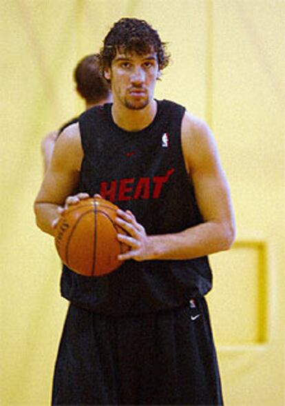 Miralles, durante su primer entrenamiento con los Heat, ayer en Miami.