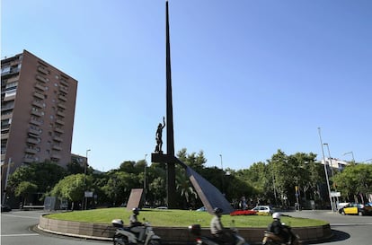 El monument a la Rep&uacute;blica, a la pla&ccedil;a Llucmajor. 