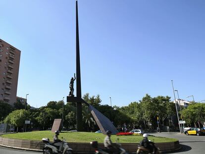 El monument a la Rep&uacute;blica, a la pla&ccedil;a Llucmajor. 