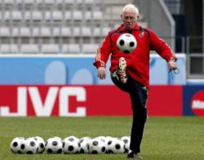 Fotografía de archivo (Innsbruck, Austria 09/06/2008) del entrenador de fútbol Luis Aragonés, ex seleccionador nacional