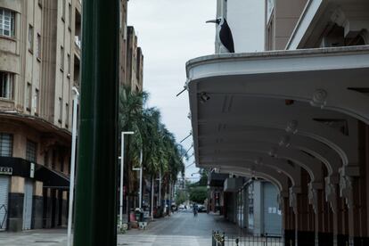 Entrada da cervejaria Pinguim, no centro da cidade, fechada como o comércio do entorno. 