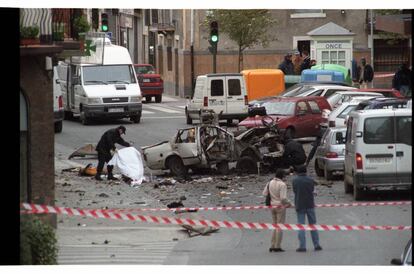 Atentado de ETA en el barrio de Loyola de San Sebastián, en enero de 2001.