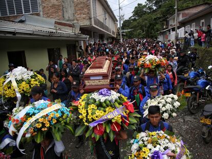 Mourners carry the coffin of Indigenous leader Wilson Bomba, in El Cauca, in March 2023.