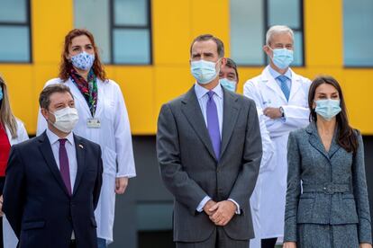 Los reyes de España, Felipe y Letizia presidieron este lunes el acto de inauguración del nuevo hospital de Toledo, junto al presidente de Castilla-La Mancha, Emiliano García-Page. El hospital Universitario de Toledo recibirá a su primer paciente el 30 de noviembre.