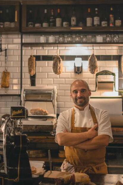 Federico Ziegler, jefe de cocina de Polvo Bar de Vinos, la mejor noticia de la cocina en Santiago.