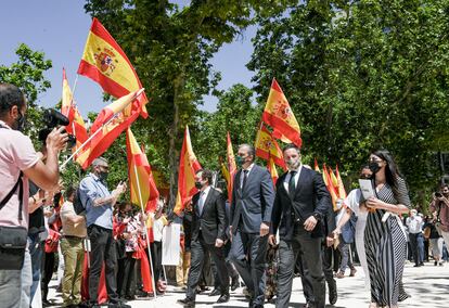 De izquierda a derecha, los dirigentes de Vox Iván Espinosa de los Monteros, Javier Ortega Smith, Santiago Abascal y Macarena Olona, a su llegada a la sede del Supremo. 
