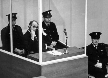 Adolf Eichmann en una sesión de su juicio celebrado en Israel, el 17 de diciembre de 1961.