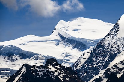 El macizo Grand Combin, donde ha tenido lugar el desprendimiento que ha acabado con la vida de dos alpinistas este viernes en Suiza.