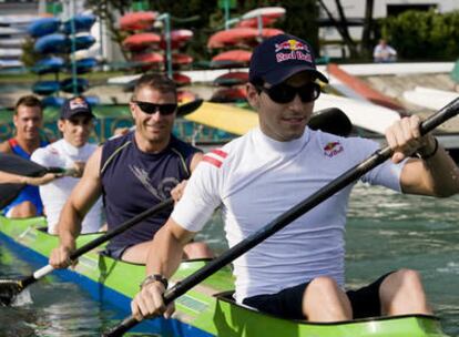 Jaime Alguersuari y el equipo Toro Rosso practicando deportes alternativos