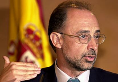 El ministro de Hacienda, Cristóbal Montoro, durante su comparecencia posterior al Consejo de Ministros.