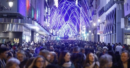 La calle de Preciados en diciembre de 2016. 