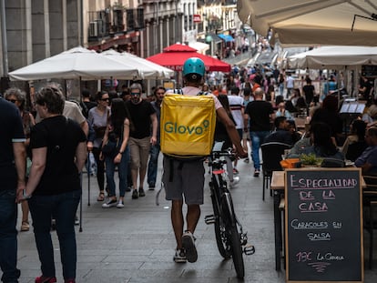 Isabel Díaz Ayuso y Glovo se asocian para llevar comida gratis