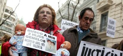 Manifestación en Madrid de los familiares de 'niños robados' 