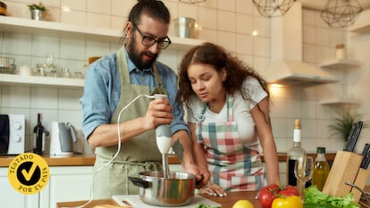 Disponer de una batidora de mano en la cocina resulta muy útil. GETTY IMAGES.