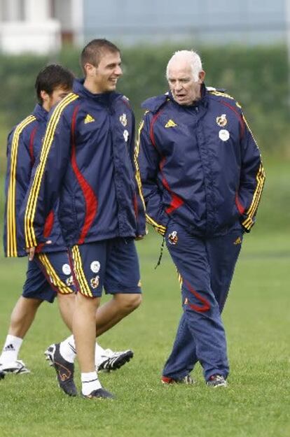 Luis Aragones con Joaquín en un entrenamiento de la selección