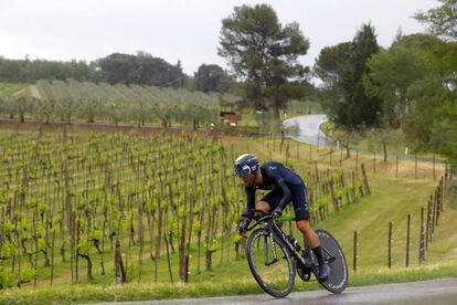 Valverde, durante la contrarreloj entre vi&ntilde;edos del Chianti.