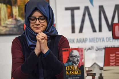 Hatice Cengiz, la prometida del periodista Jamal Khashoggi, durante la presentación de un libro sobre el periodista saudí asesinado en Estambul.