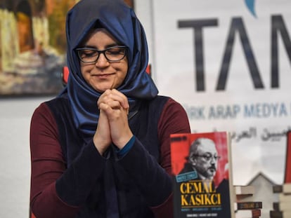 Hatice Cengiz, la prometida del periodista Jamal Khashoggi, durante la presentación de un libro sobre el periodista saudí asesinado en Estambul.