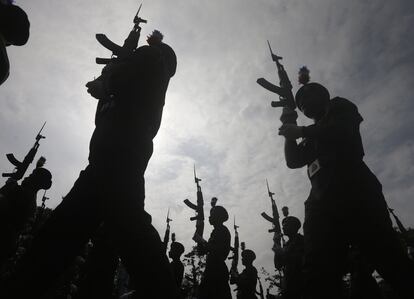 Ensayo de un desfile militar para la celebración del 67 aniversario del Día de la Independencia de Sri Lanka, en Colombo.