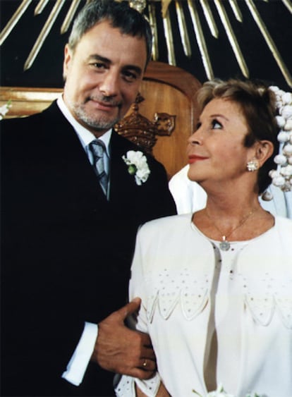 Joaquín Kremel y Lina Morgan, en la exitosa <i>Hostal Royal Manzanares </i><b>(TVE-1), una de las series producidas por Lazarov en los noventa. </b>