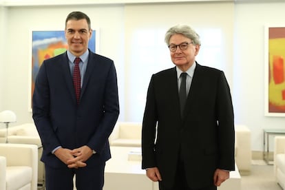 El presidente del Gobierno se reunió con Thierry Breton en el Palacio de la Moncloa. Poco después, el jefe del Ejecutivo recibió también a Jutta Urpilainen, comisaria europea de Asociaciones Internacionales.