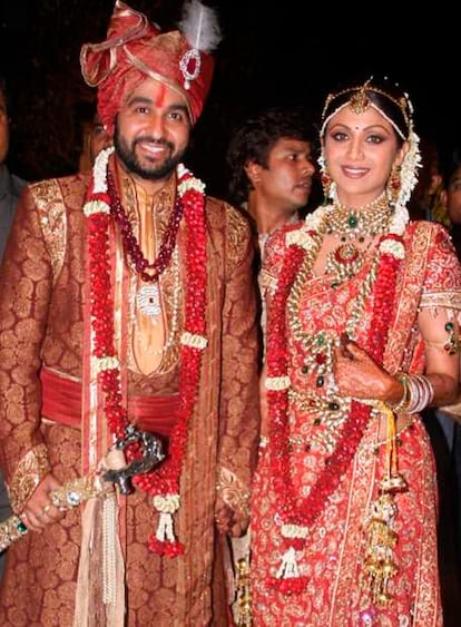 La intérprete de Bollywood Shilpa Shetty se ha casado con el hombre de negocios Raj Tundra. La ceremonia se ha celebrado en Khandala, a 110 kilómetros de Bombay (India).