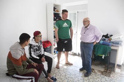 Francisco Salcedo, en su casa donada para inmigrantes.