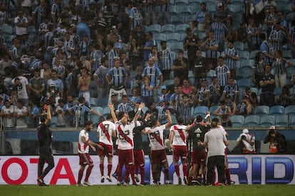 Jugadores de River celebran el triunfo ante Gremio de Porto Alegre en la última semifinal de la Libertadores.