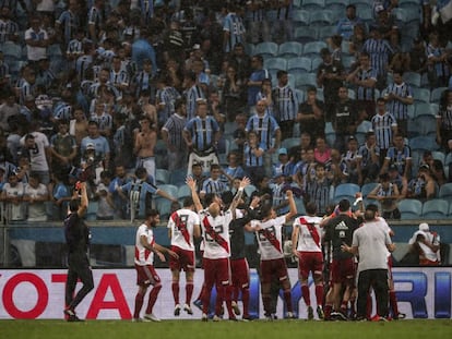 Jugadores de River celebran el triunfo ante Gremio de Porto Alegre en la última semifinal de la Libertadores.