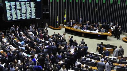 Deputados em vota&ccedil;&atilde;o nesta ter&ccedil;a-feira.