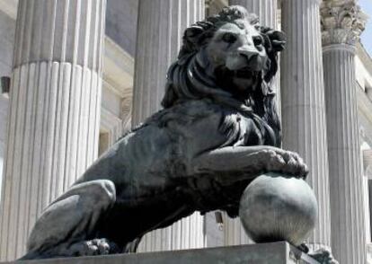 Uno de los leones de Ponzano en el Congreso.