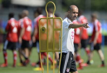 Ex-Bar&ccedil;a coach Guardiola directs a training session with his new club Bayern Munich.