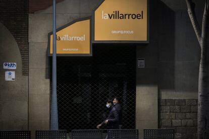 La Sala Villarroel de Barcelona cerrada a causa de la epidemia de coronavirus.