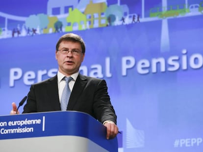 El vicepresidente de la Comisión Europea (CE) presenta el plan paneuropeo de pensiones en rueda de prensa. EFE/OLIVIER HOSLET